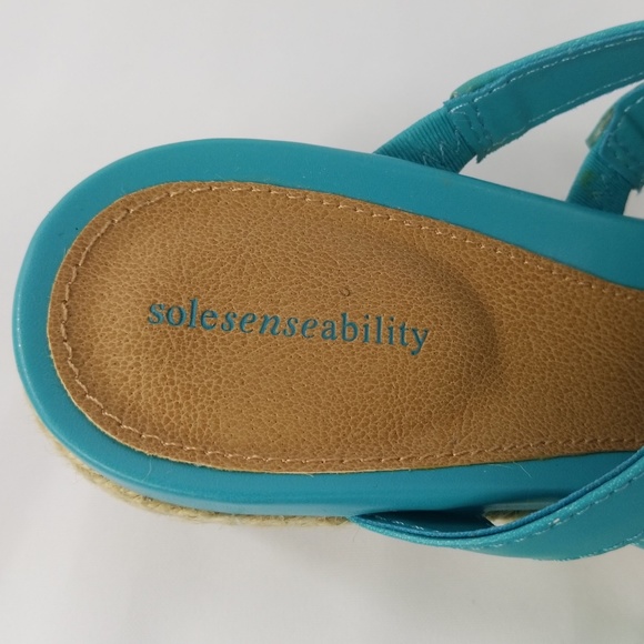 Sole Sense Ability Wedge Sandals Blue Floral NIB - Picture 6 of 7